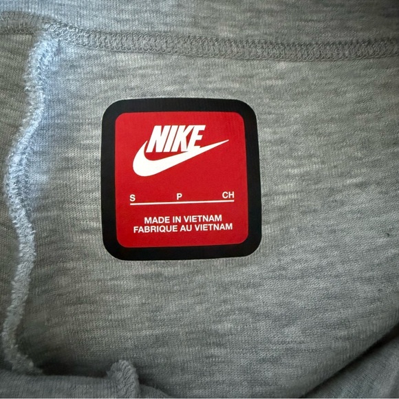 Nike Men's Light Gray Athletic Shorts - Picture 4 of 7